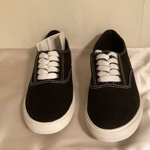 Black sneakers by Amazon Essentials, size 8 1/2, so comfy and good looking